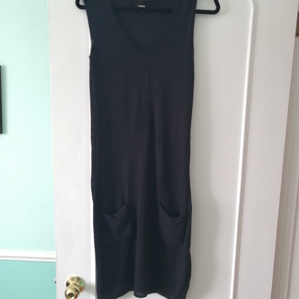 RUDSAK Elegant Black Sleeveless Midi Dress - Picture 9 of 9